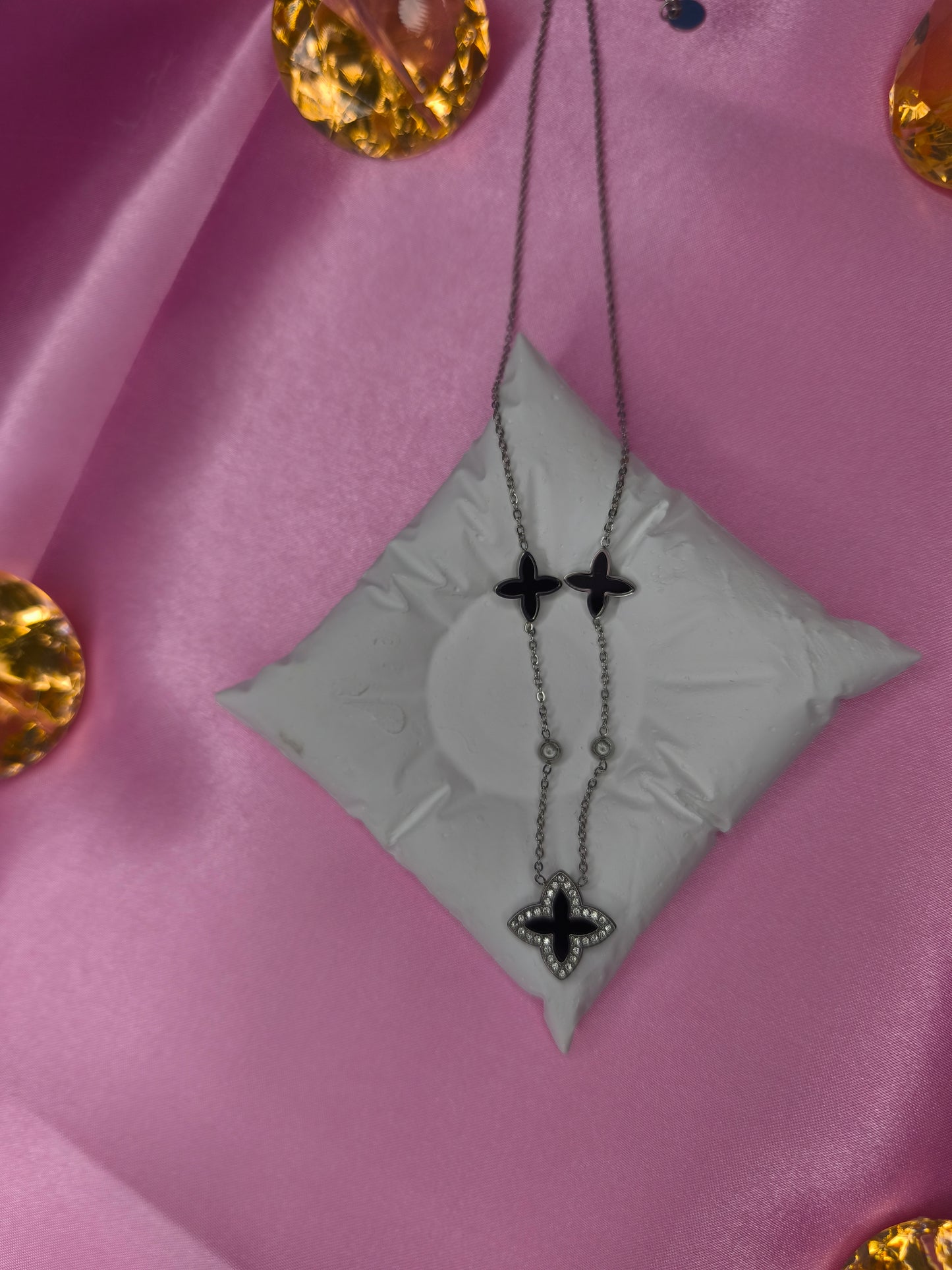 Collier Ishen