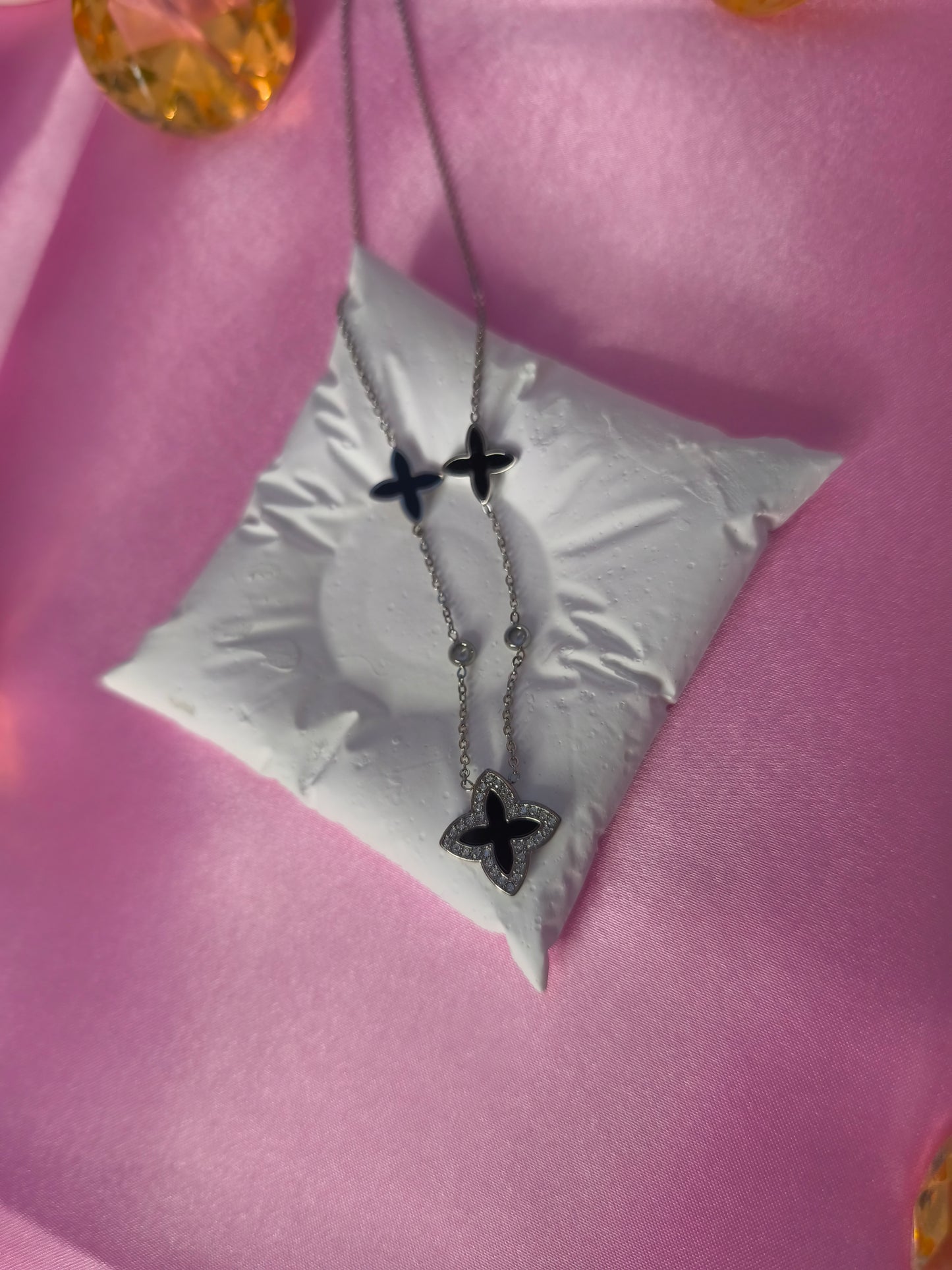 Collier Ishen